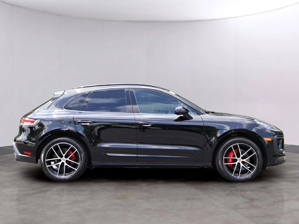 Used 2023  Porsche S image 9