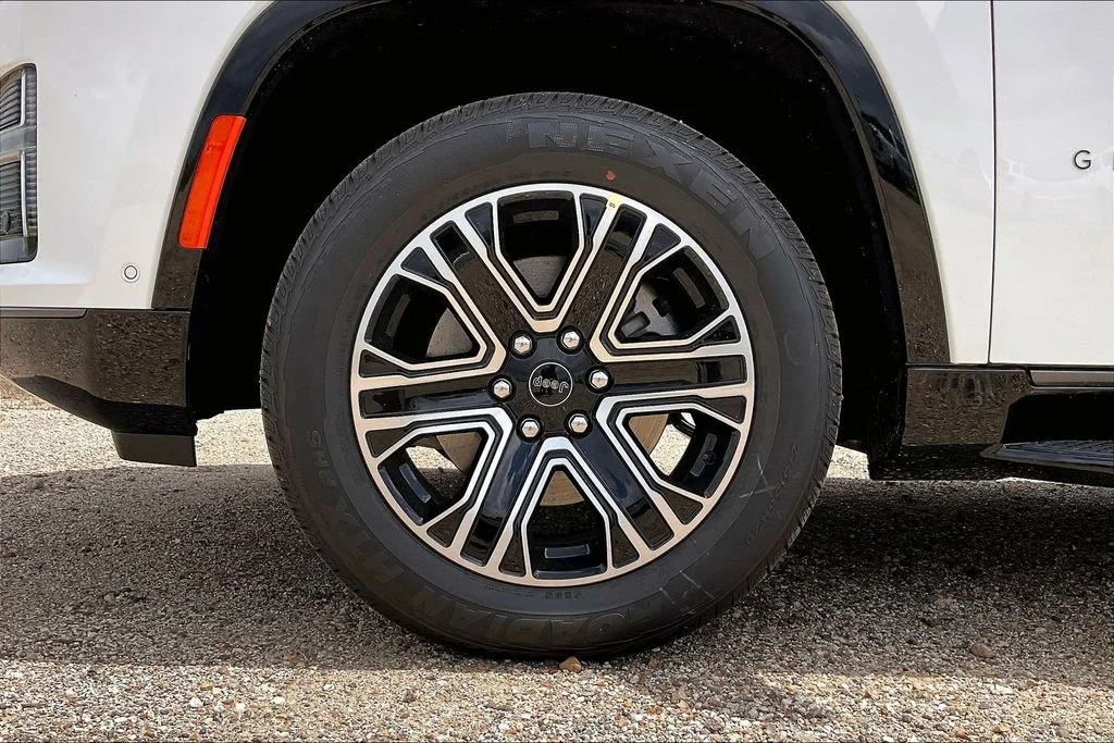 New 2026 Jeep Grand Wagoneer 4D Sport Utility