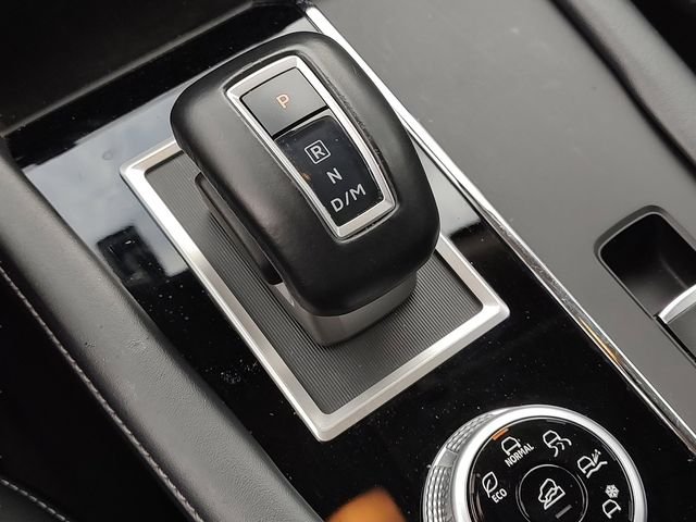 Used 2023 Silver Mitsubishi SE image 19