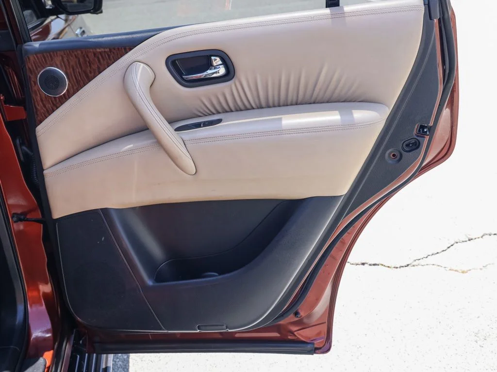 Used 2018 Brown Nissan SL image 16