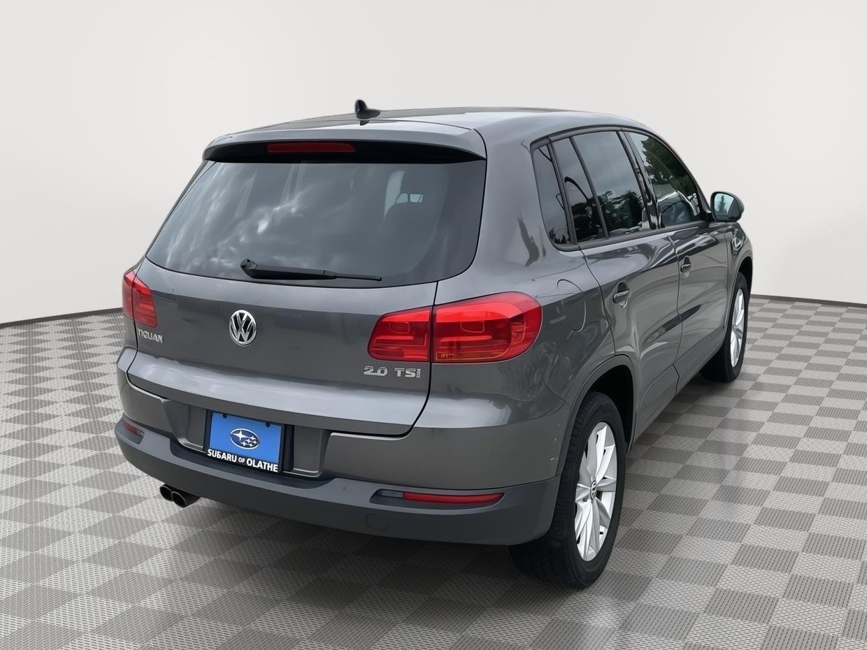 Used 2014 Pepper Gray Metallic Volkswagen SE image 14
