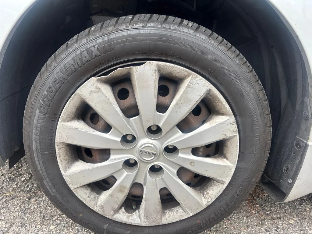 Used 2015 Silver Nissan S image 25