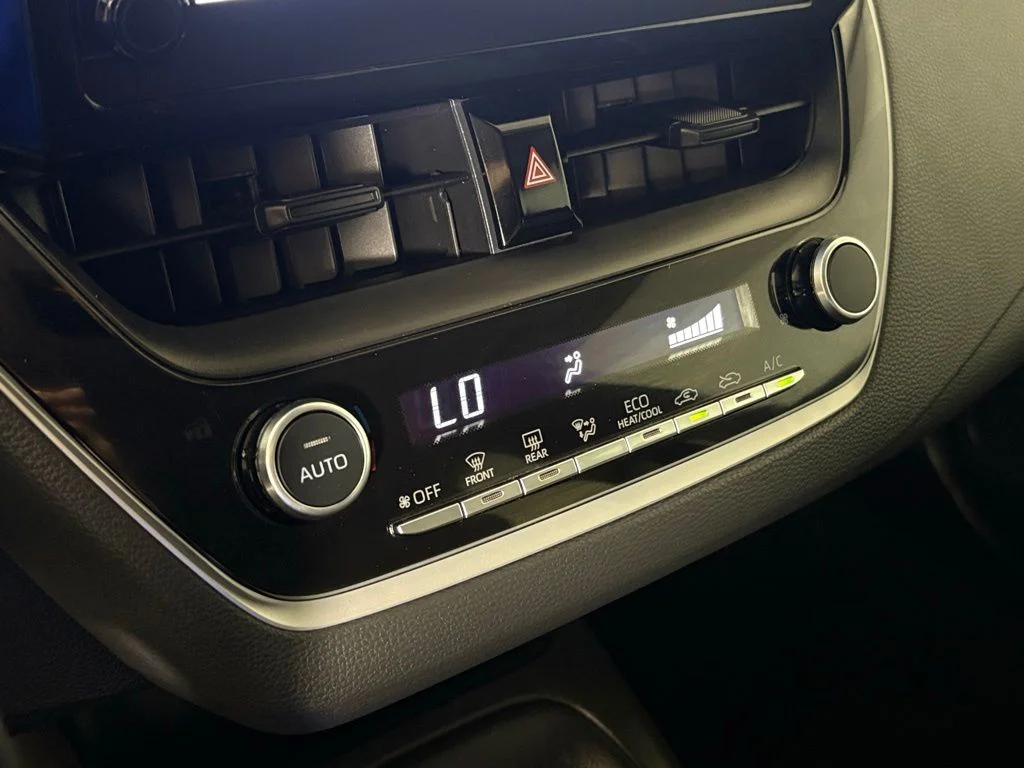 2025 Toyota Corolla LE - Photo 23