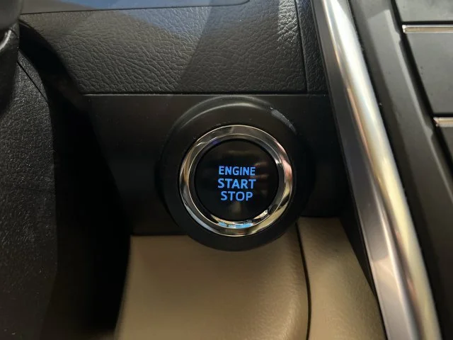 2017 Toyota Camry XLE - Photo 16
