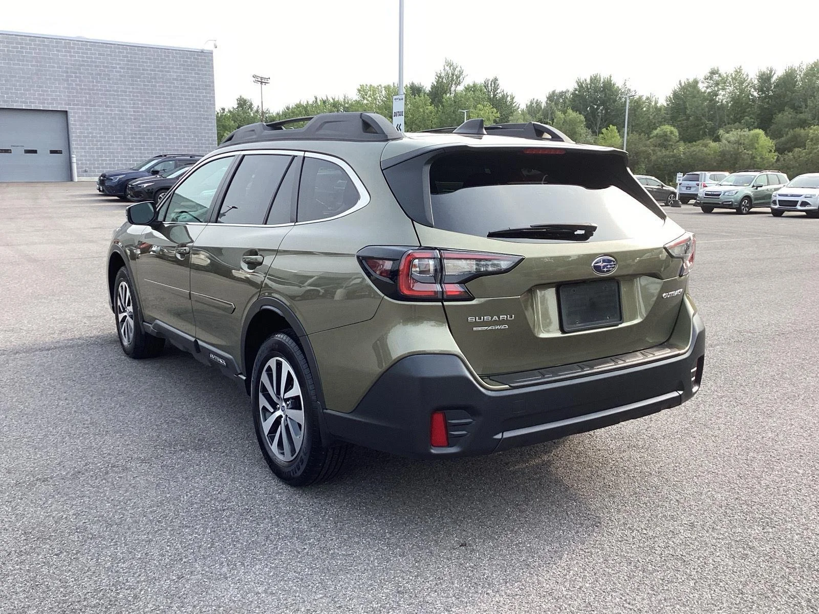 Used 2022 Autumn Green Metallic Subaru Premium image 5