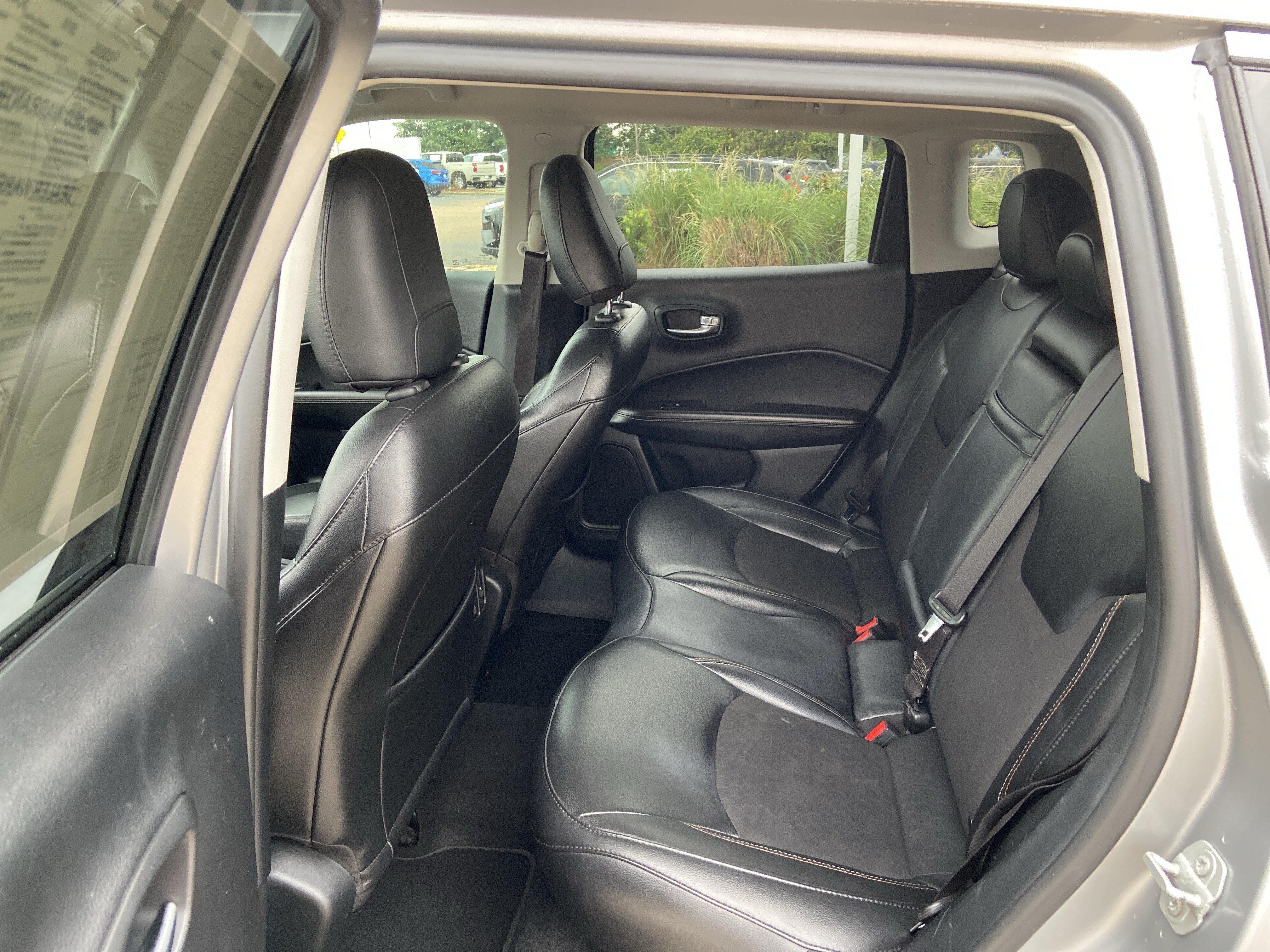 Used 2019 Billet Silver Metallic Clearcoat Jeep Latitude image 48
