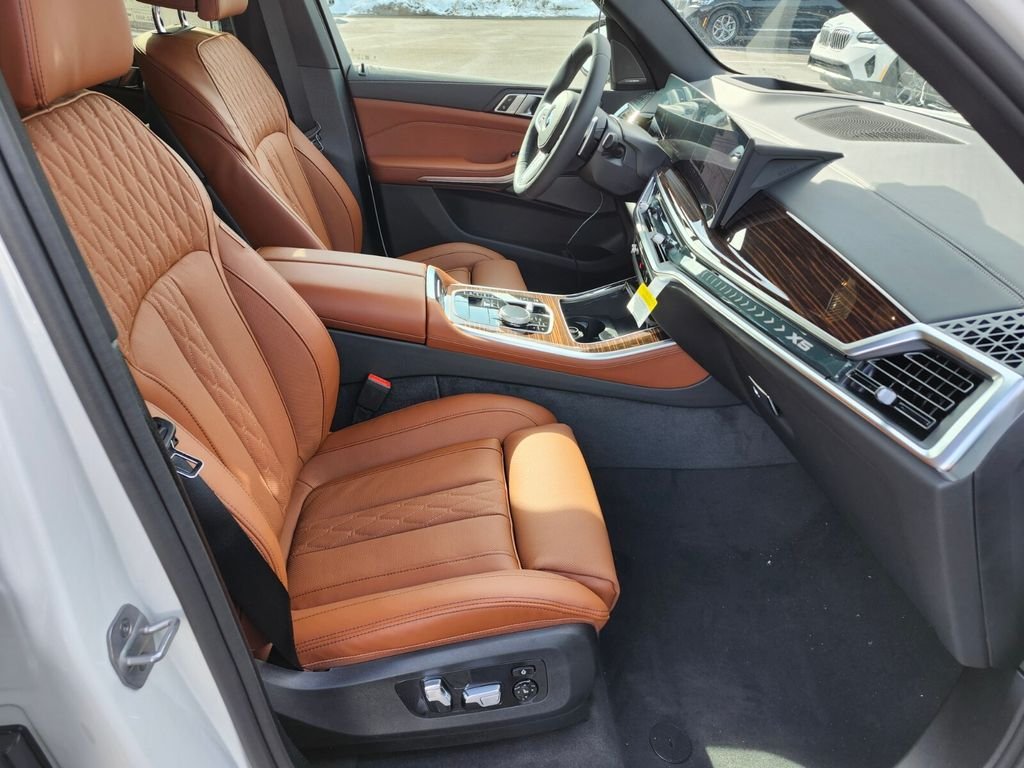 Used 2026 White BMW xDrive40i image 11