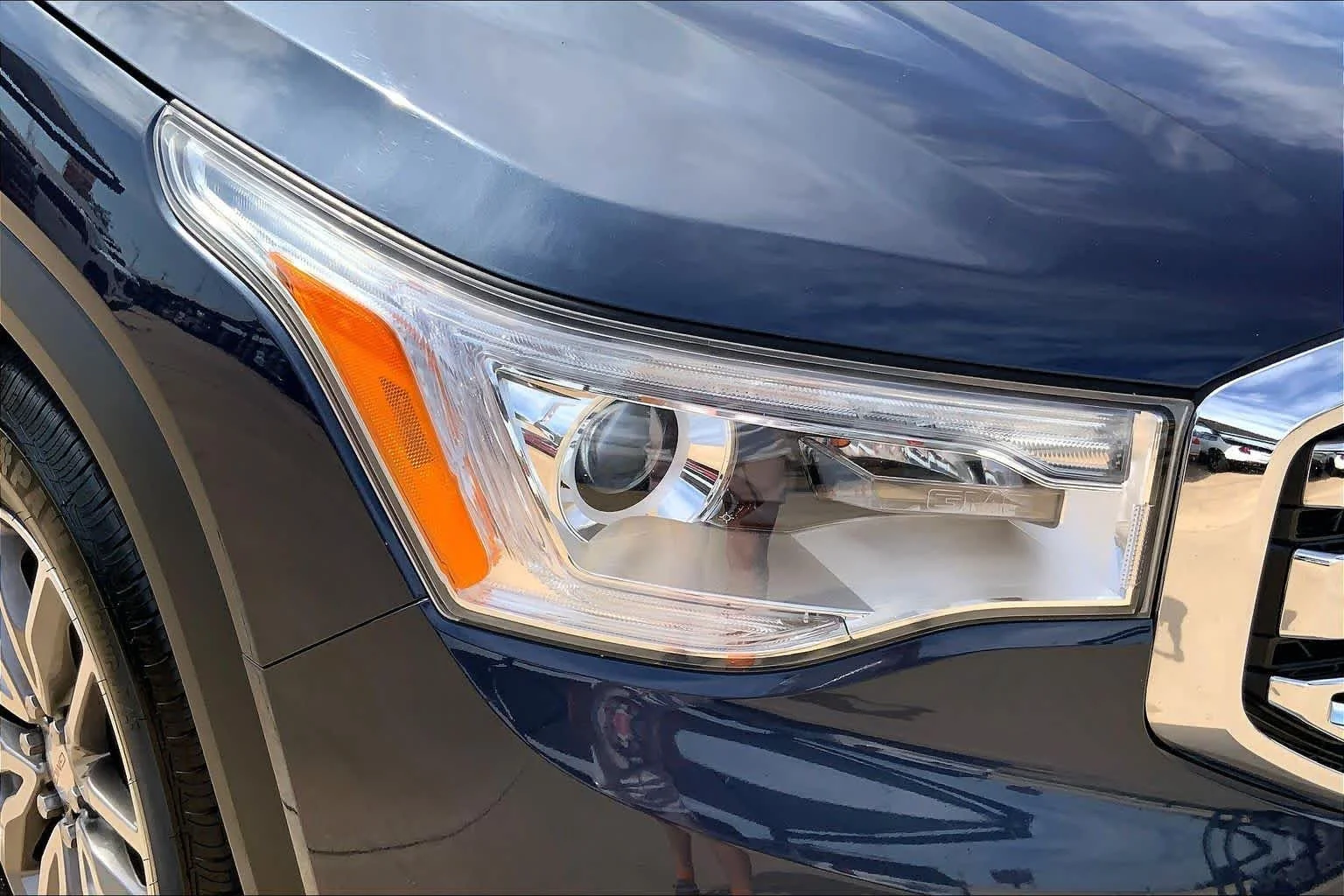 Used 2019 BLUE STEEL METALLIC GMC SLE image 27