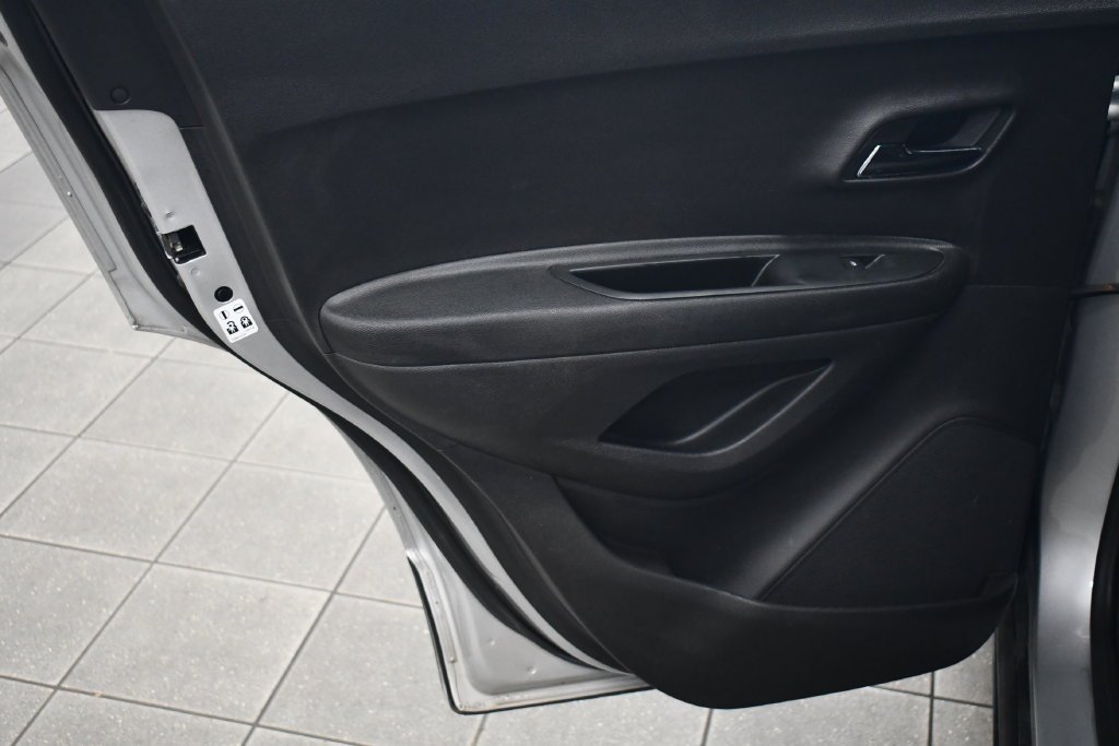 Used 2019 Silver Ice Metallic Chevrolet LT image 28