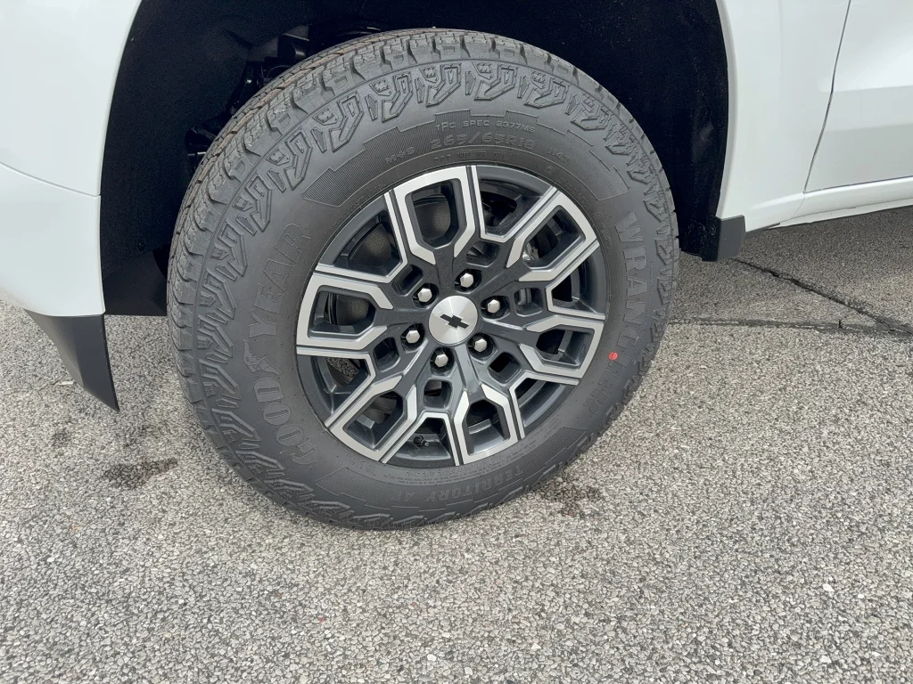 New 2026 Summit White Chevrolet Z71 image 5