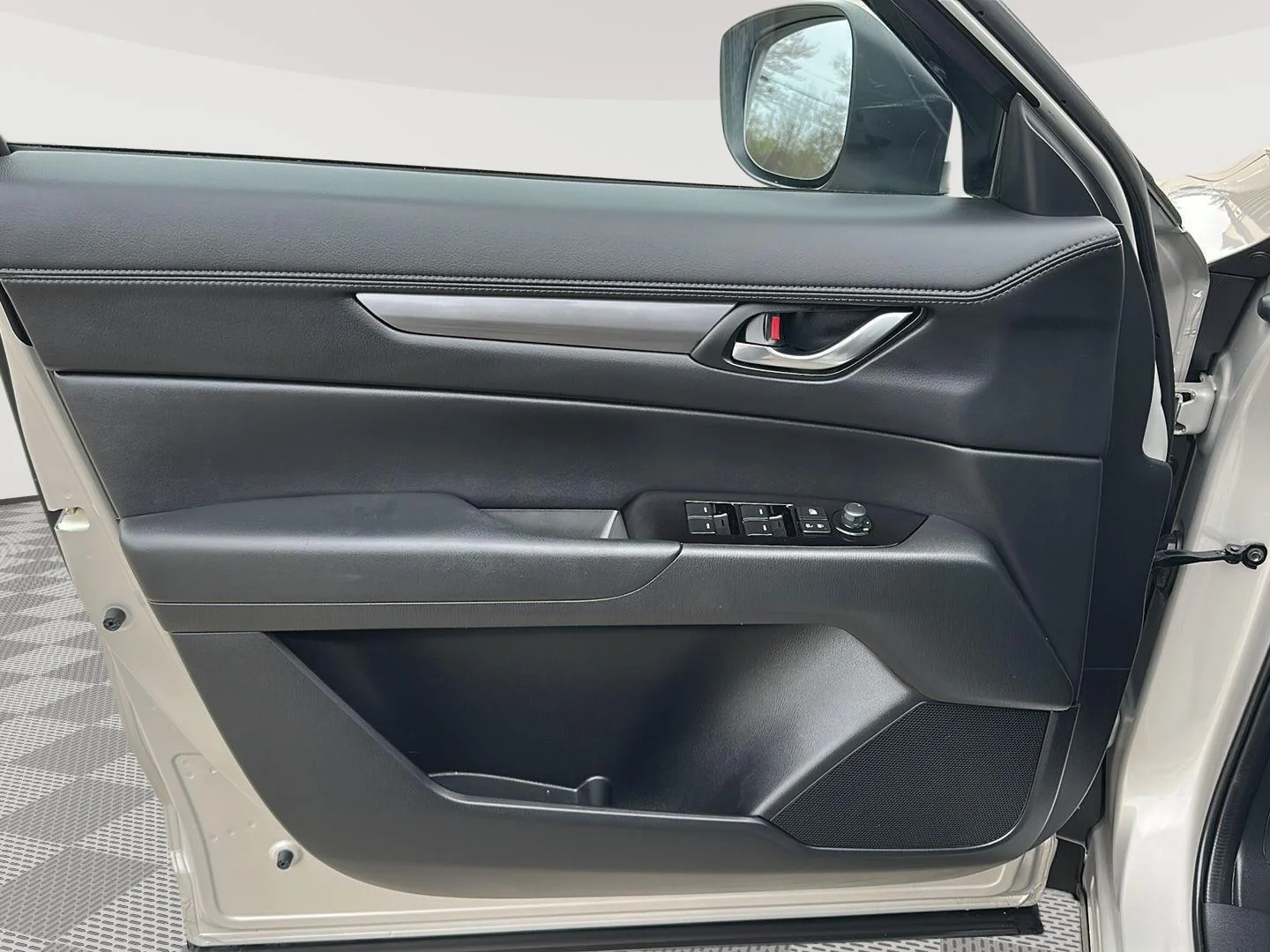 Used 2024 Platinum Quartz Metallic Mazda 2.5 S Preferred Package image 19