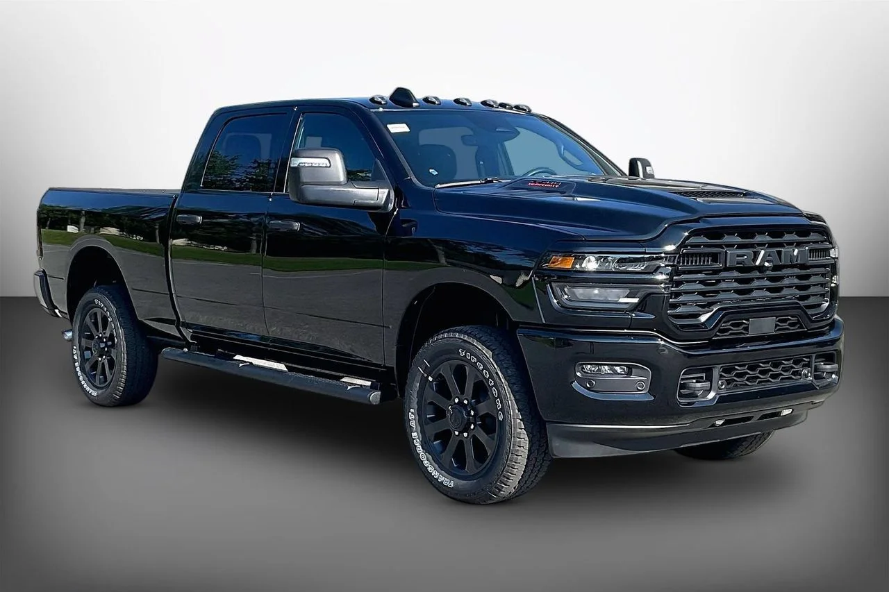 New 2026 Diamond Black Crystal Pearlcoat RAM  image 2
