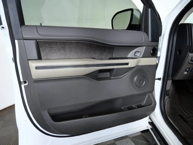Used 2018 White Ford Limited image 18