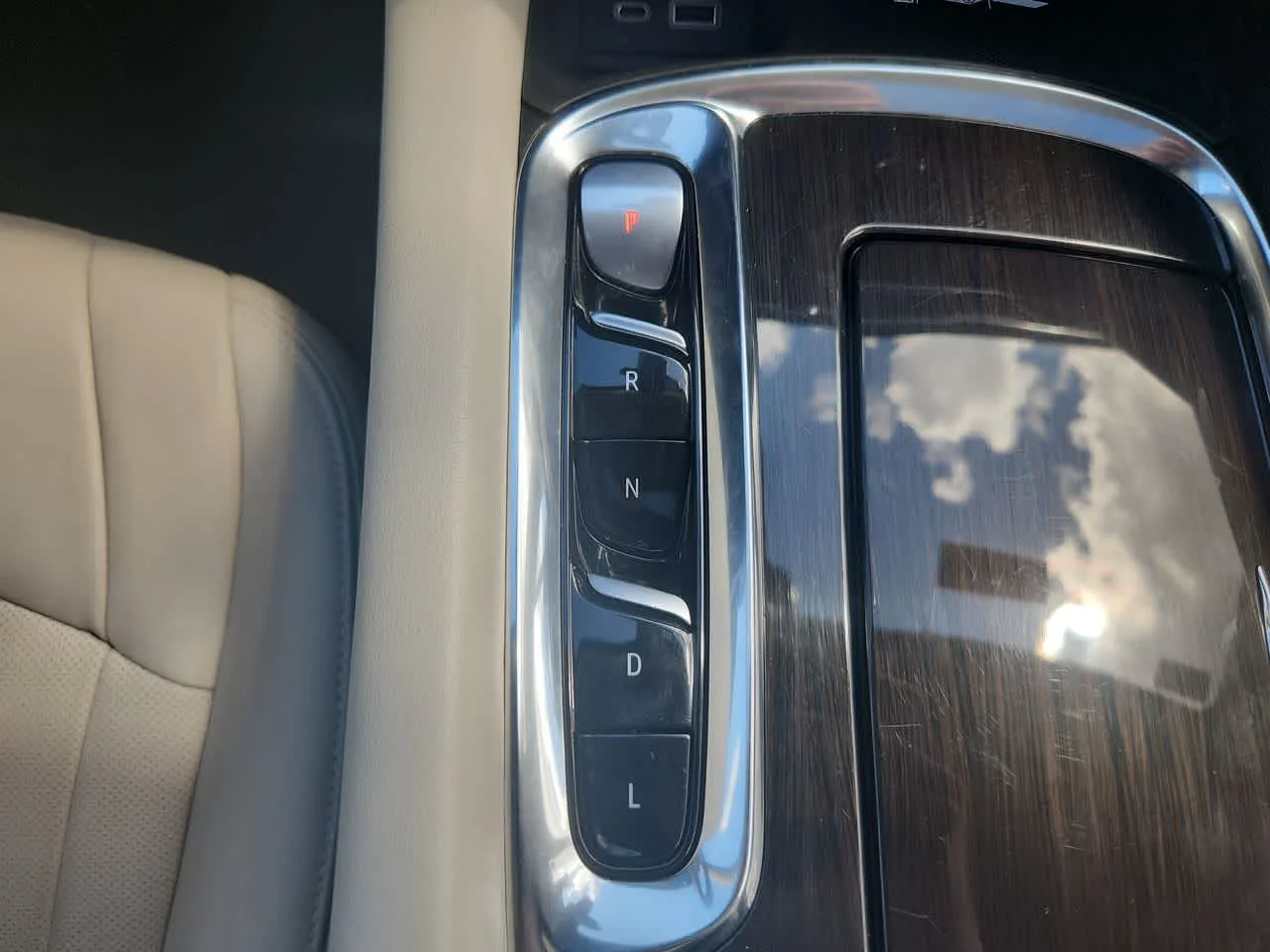 Used 2023 Ebony Twilight Metallic Buick Essence image 19