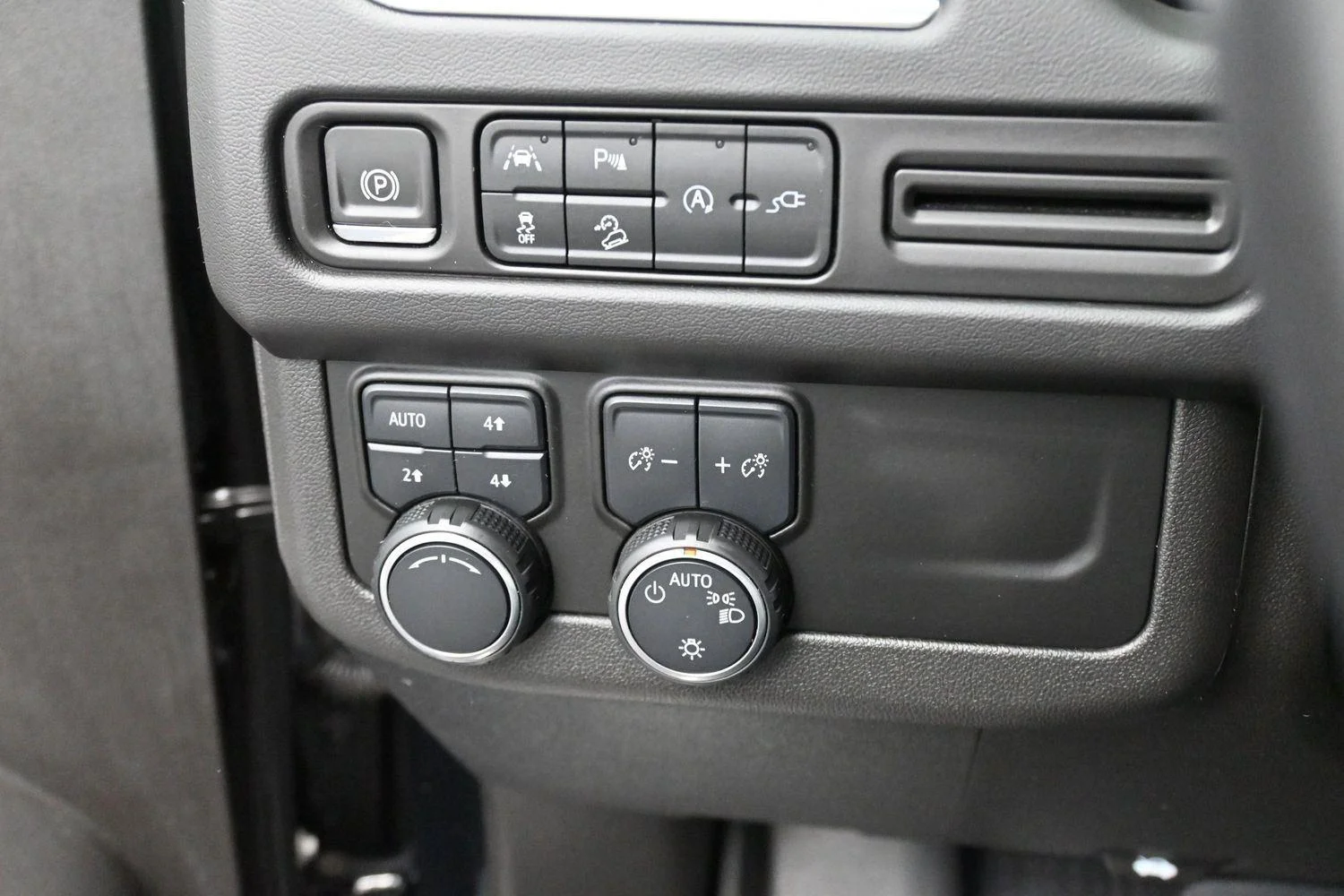 Used 2021 BLACK Chevrolet Premier image 22