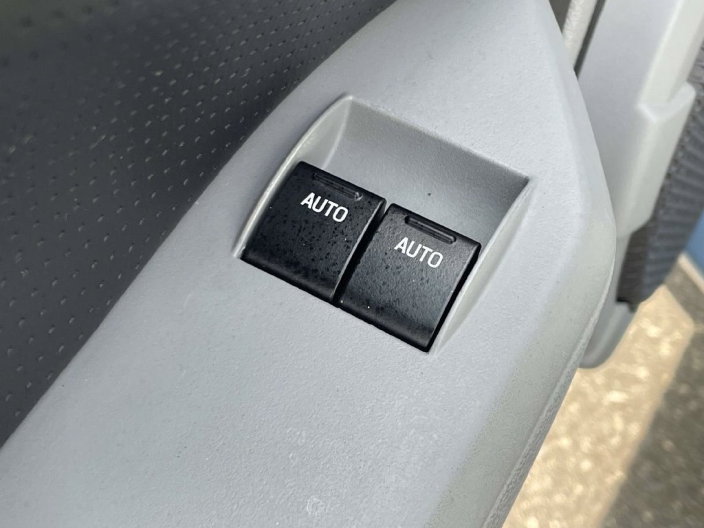 Used 2007  Ford GT Deluxe image 15