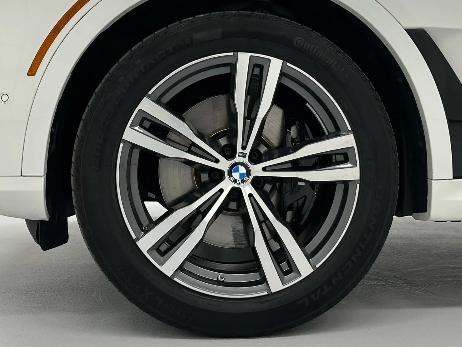 Used 2023 Alpine White BMW xDrive40i image 9