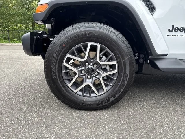 New 2026 Bright White Clear-Coat Exterior Paint Jeep Sahara image 28