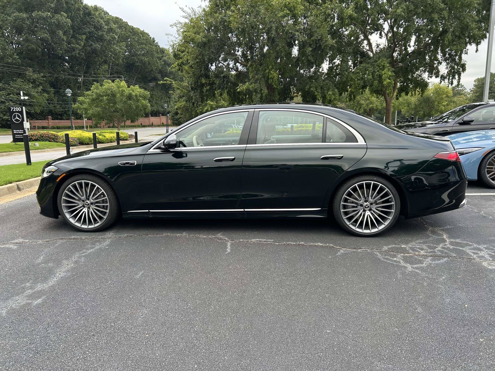 New 2027 Emerald Green Metallic Mercedes-Benz S 580 4MATIC® Sedan image 12