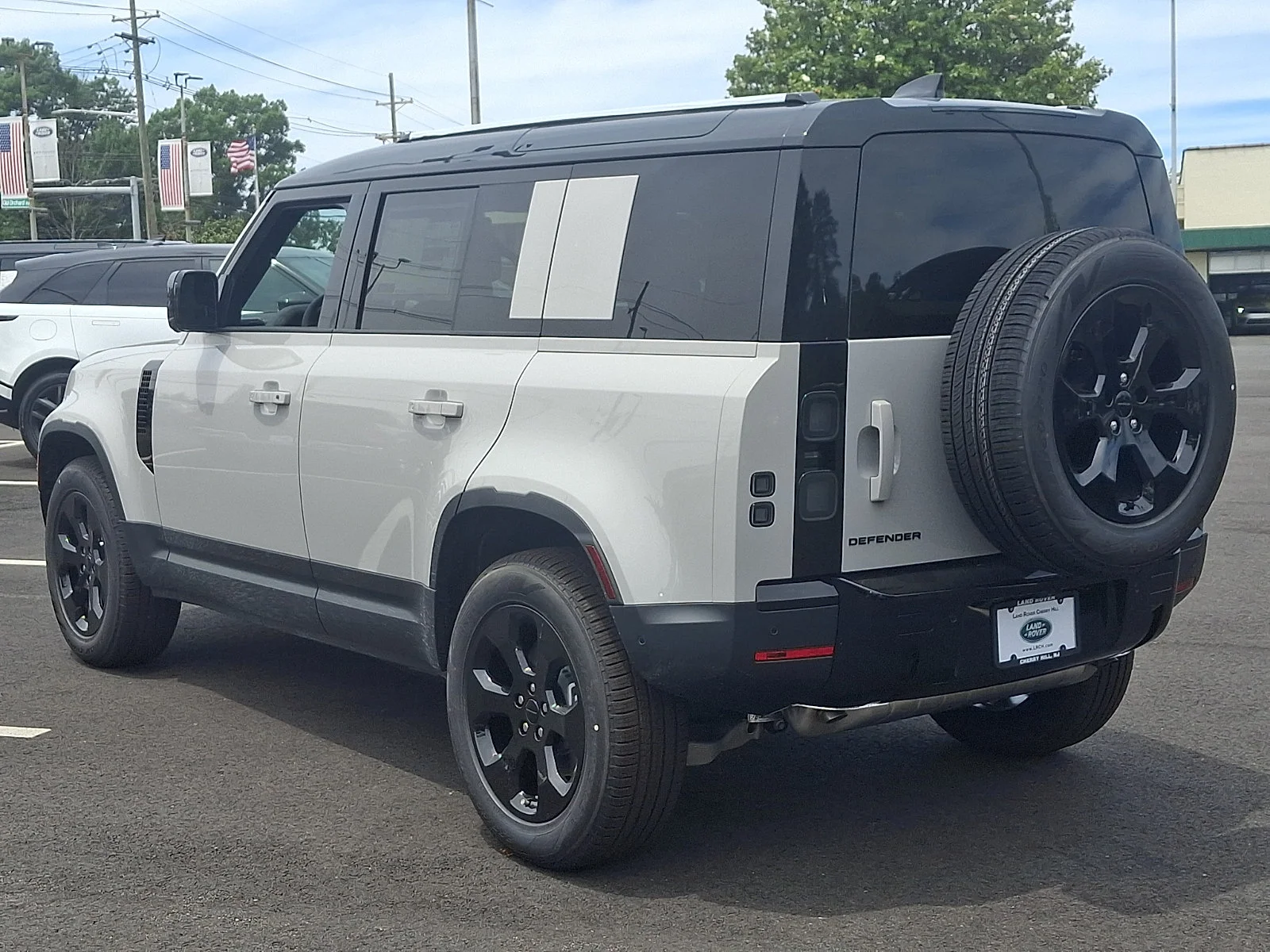 New 2026 Borasco Grey Metallic - 1CN Land Rover S image 4