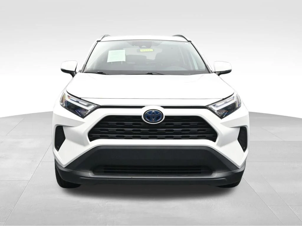 Used 2022 White Toyota XLE image 8