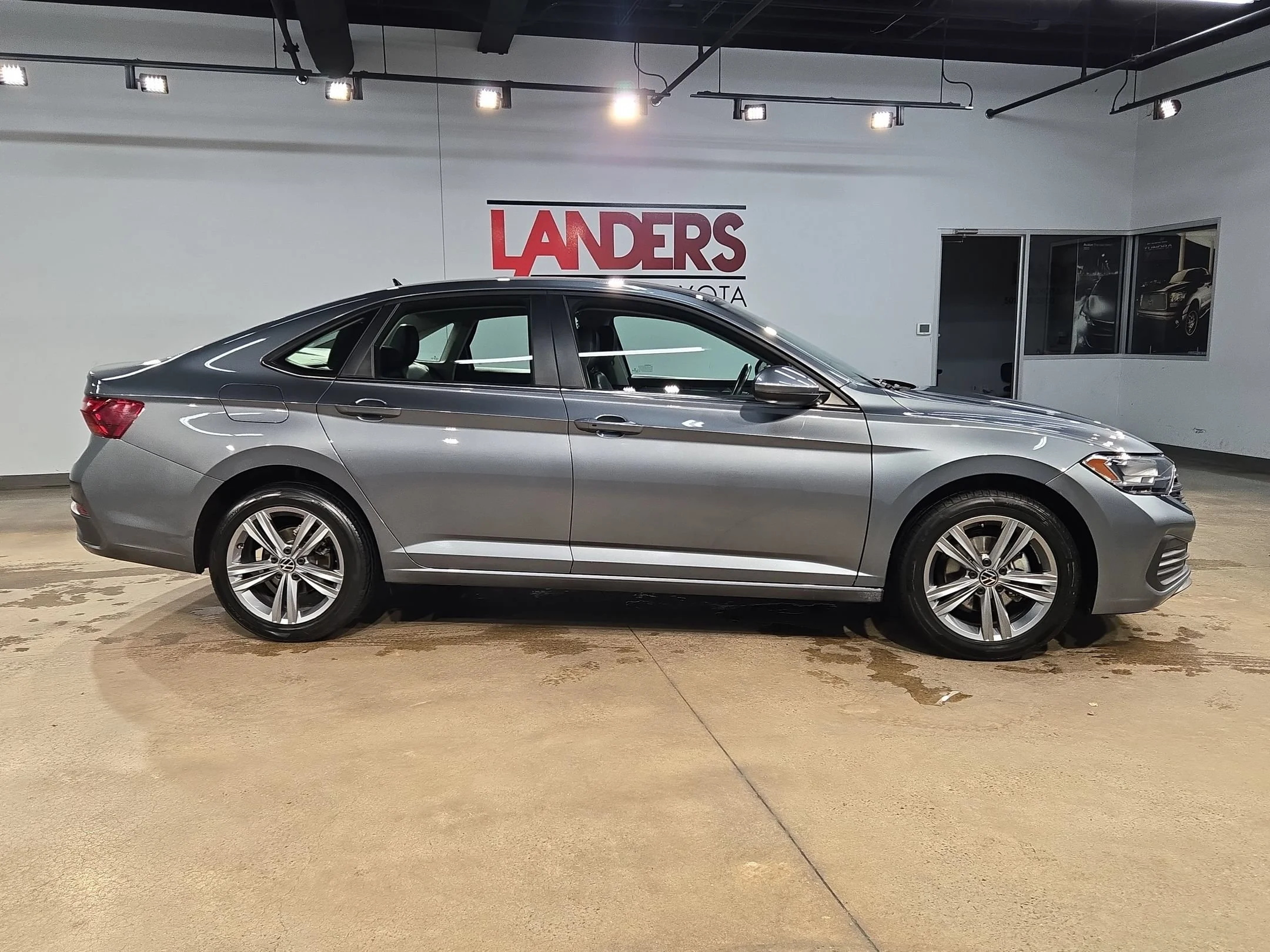 Used 2024 Platinum Gray Metallic Volkswagen SE image 8