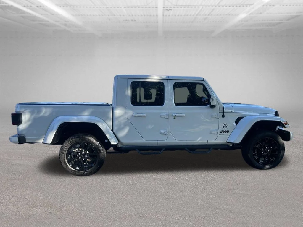 Used 2022 White Jeep High Altitude image 7