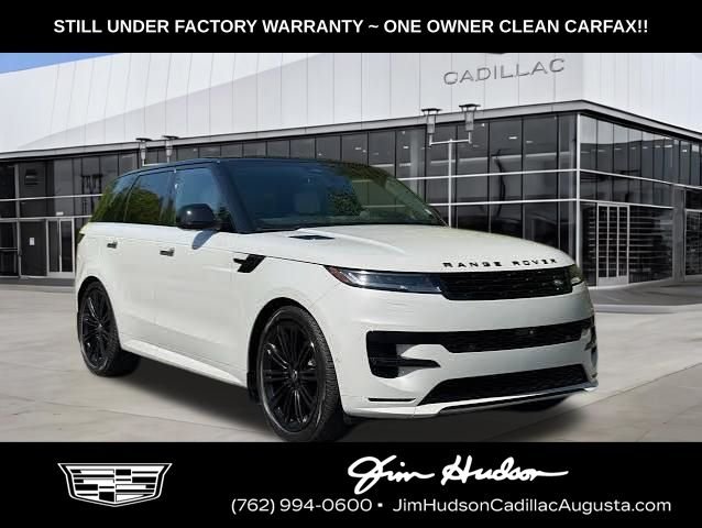 Used 2024 White Land Rover Dynamic SE image 1
