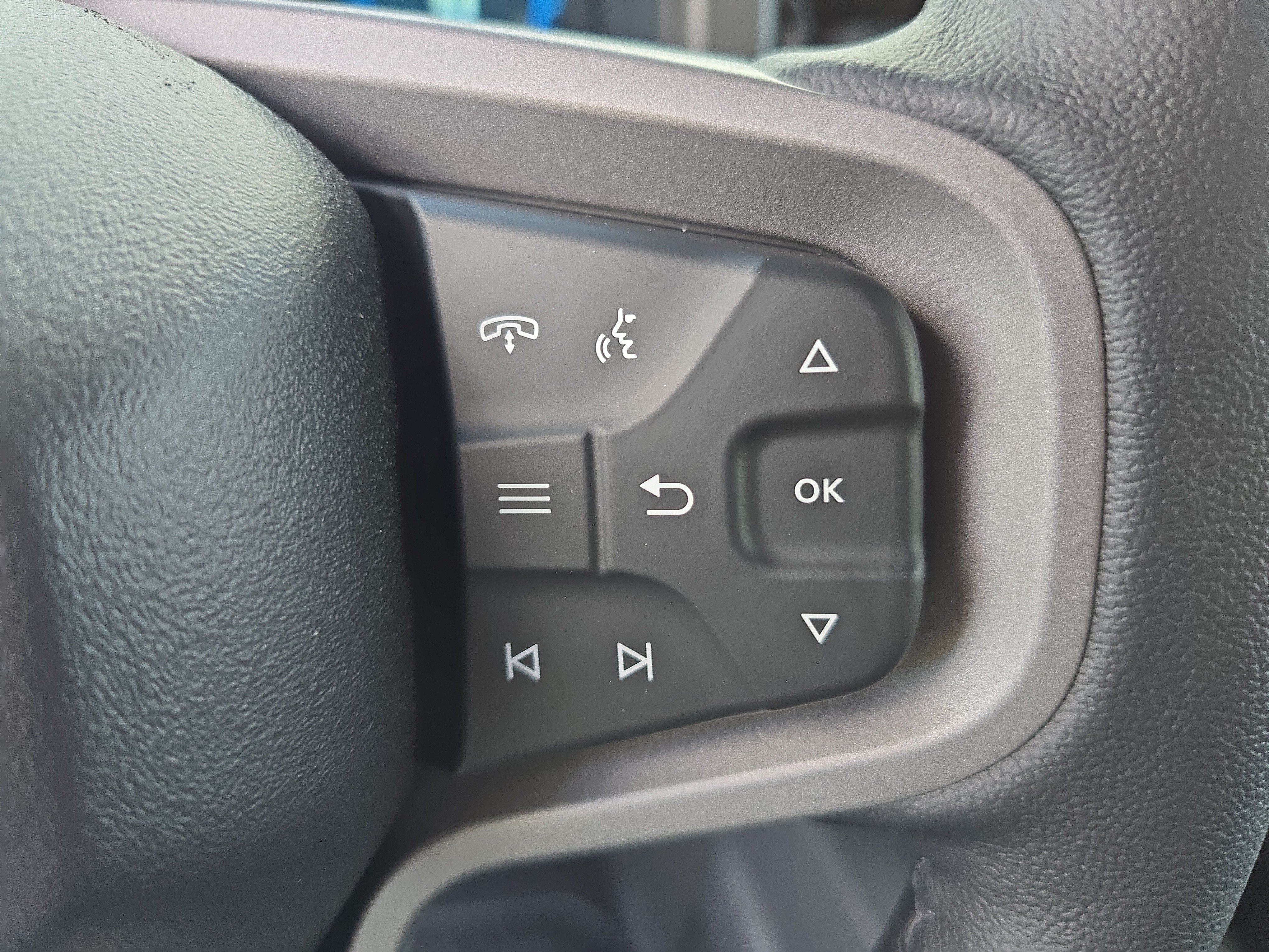 New 2026 Velocity Blue Metallic Ford Badlands® image 18