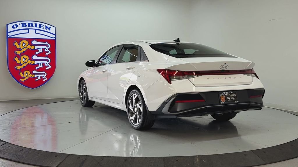 Used 2025 White Hyundai SEL Convenience image 6