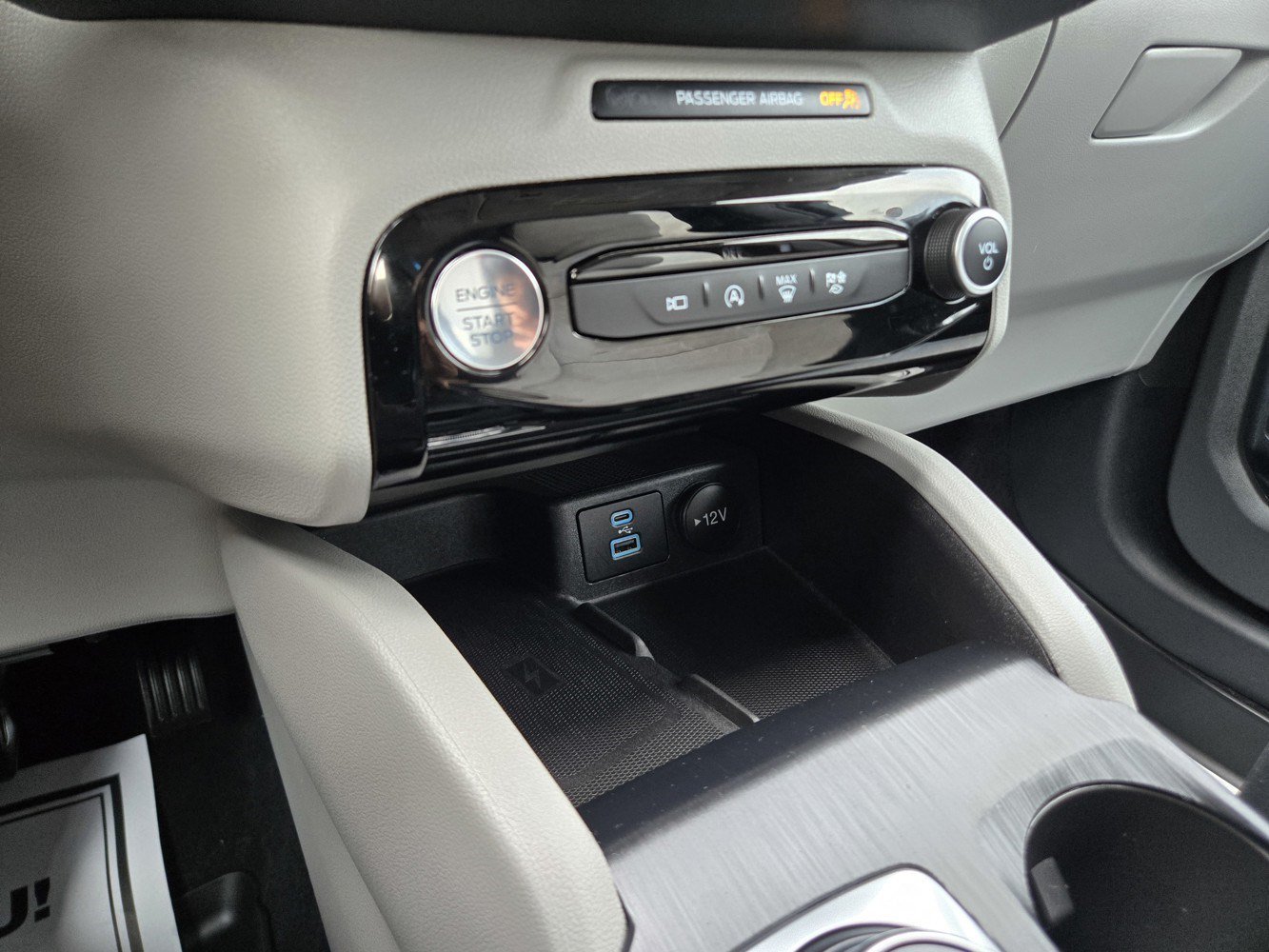 Used 2023  Ford Active image 12