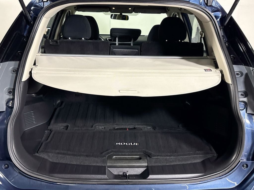 Used 2016 Blue Nissan S image 20