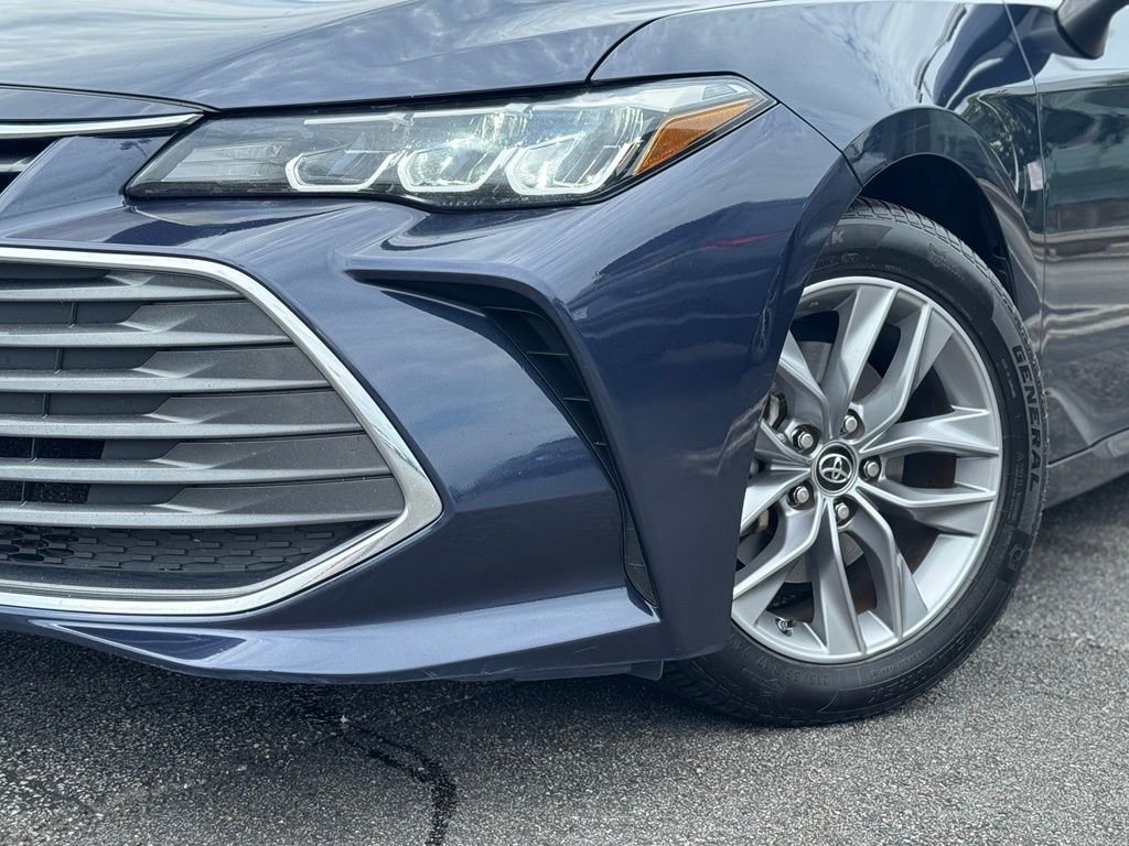 Used 2019 Beige Toyota XLE image 4