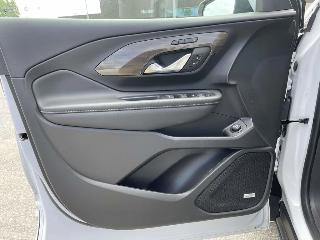 Used 2023 Summit White GMC Denali image 5