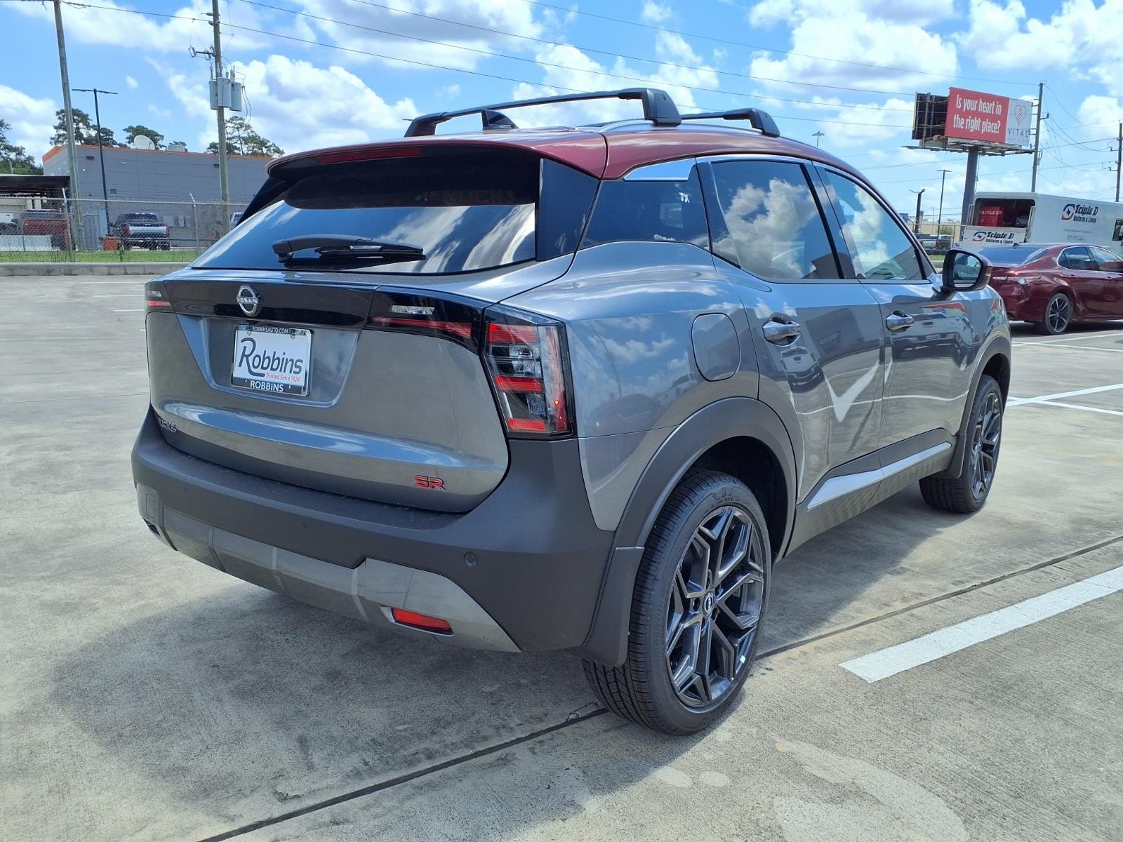 New 2026 Gun Metallic / Scarlet Ember Tintcoat Two-tone Nissan SR image 5