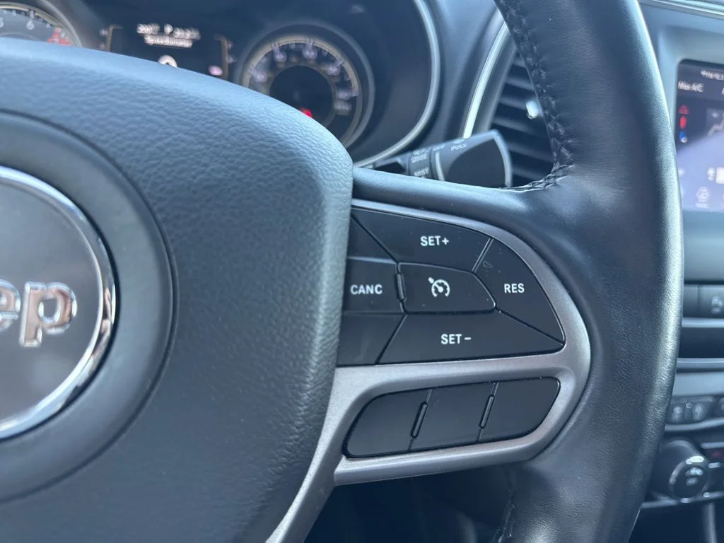 Used 2021 Green Jeep Latitude Lux image 22