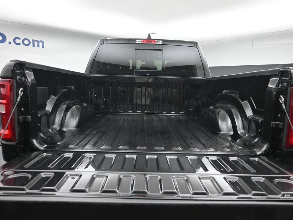 New 2026 Diamond Black Crystal Pearl-Coat Exterior Paint RAM Big Horn/Lone Star image 11