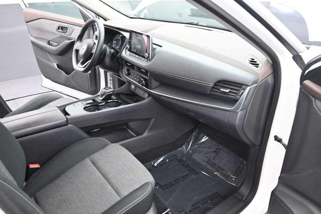 Used 2021 White Nissan S image 28