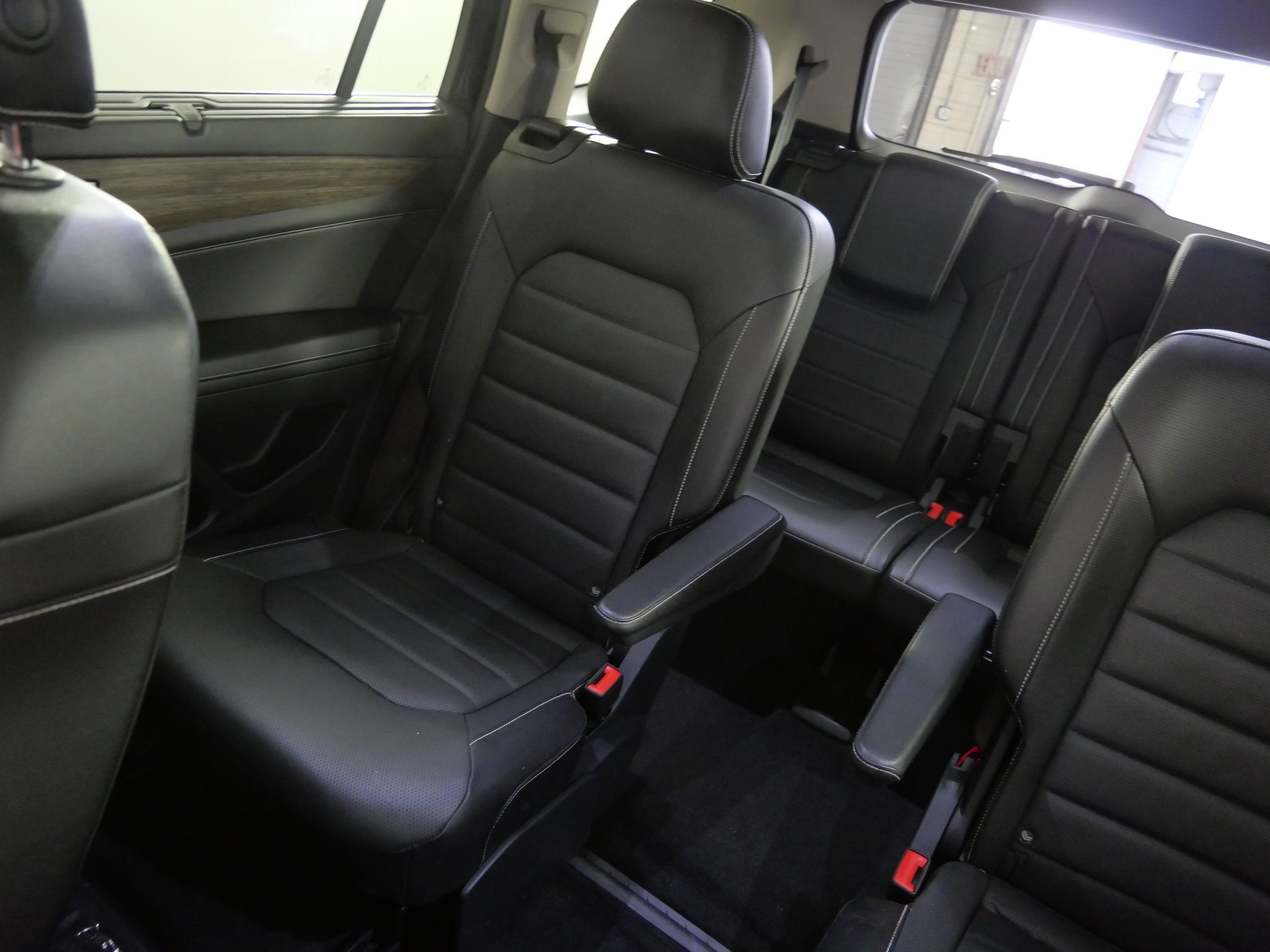 Used 2024 Black Volkswagen 2.0T SEL image 23