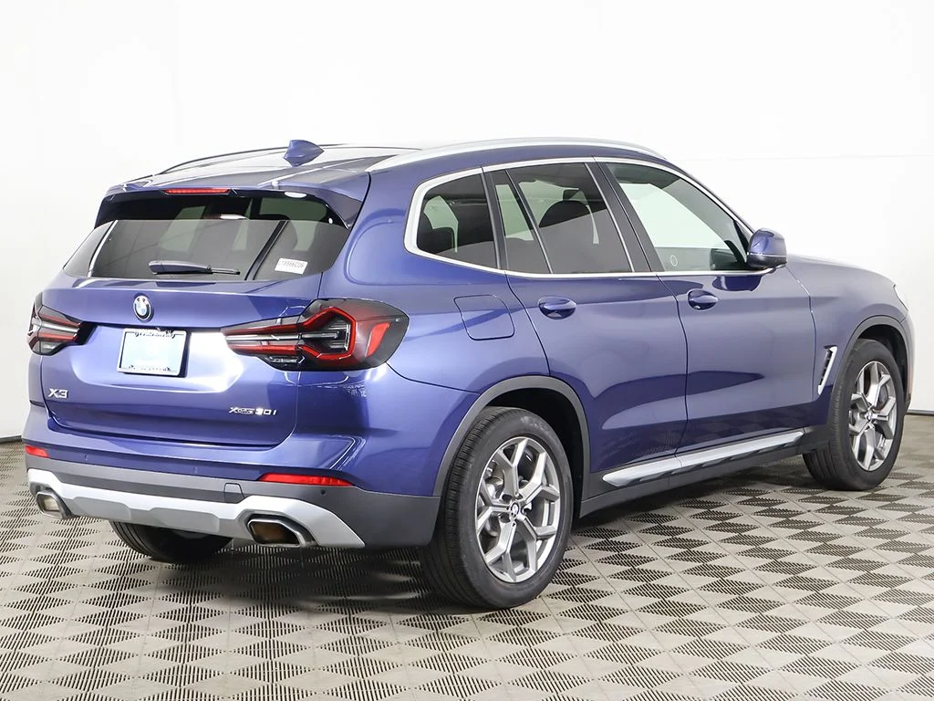 Used 2022 Phytonic Blue Metallic BMW xDrive30i image 12
