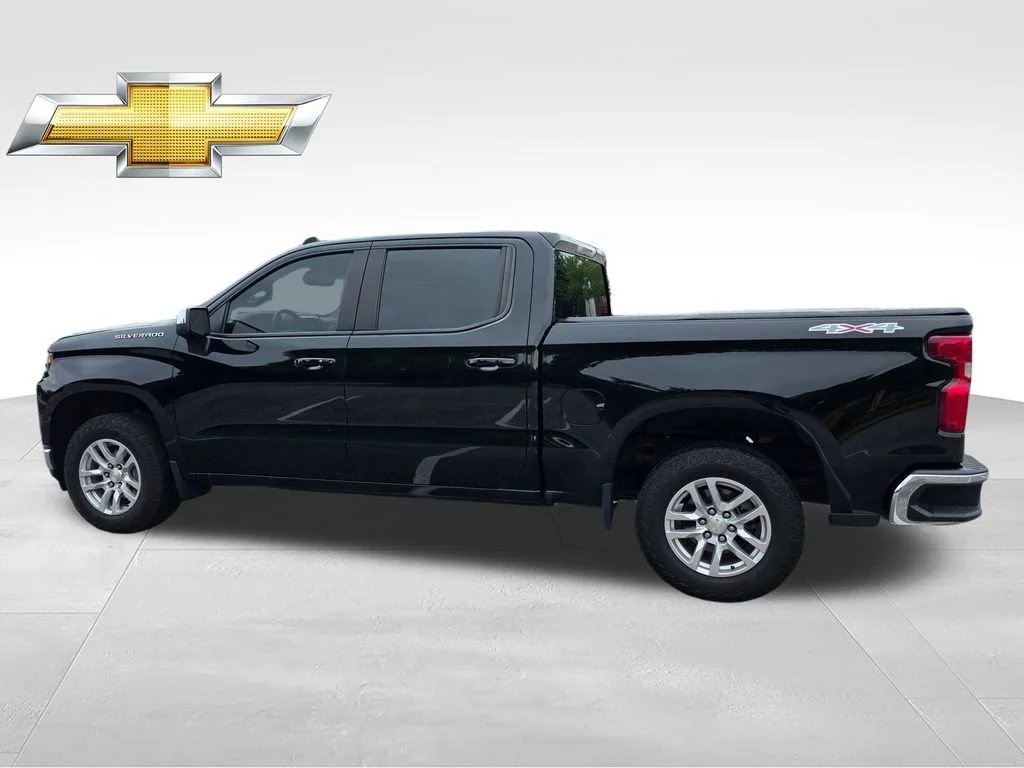 Used 2020 BLACK Chevrolet LT image 4