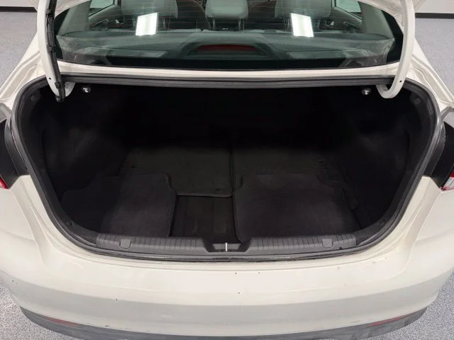 Used 2017 White Kia LX image 26