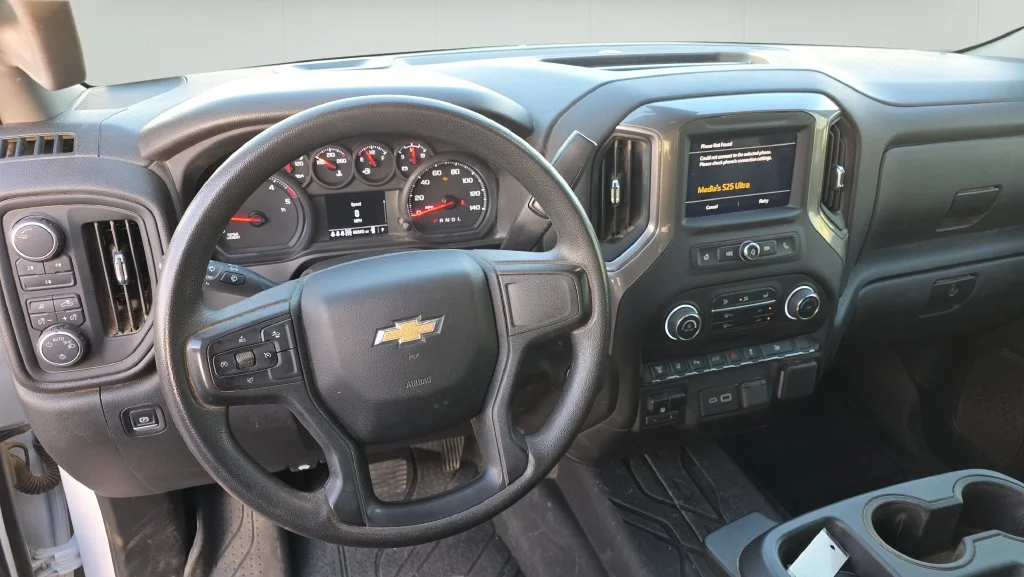 Used 2025 White Chevrolet Custom image 16