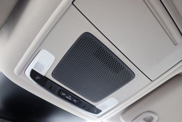 Used 2025 Platinum White Pearl Honda EX-L image 33