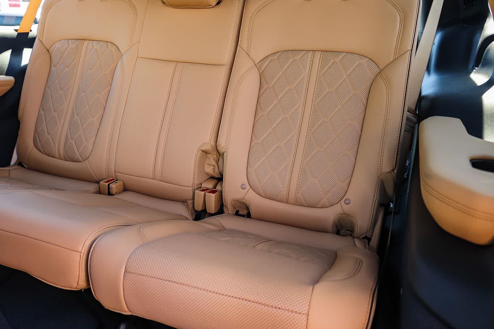 New 2026 Bright White Clear-Coat Exterior Paint Jeep Summit Reserve image 21