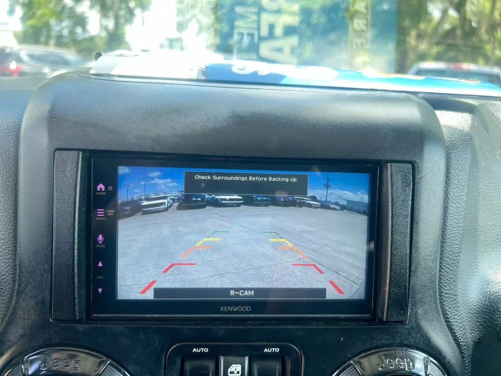 Used 2017 Silver Jeep Unlimited Sahara image 21