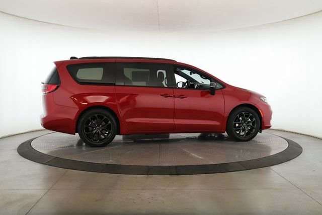 2026 Chrysler Pacifica Select - Photo 6