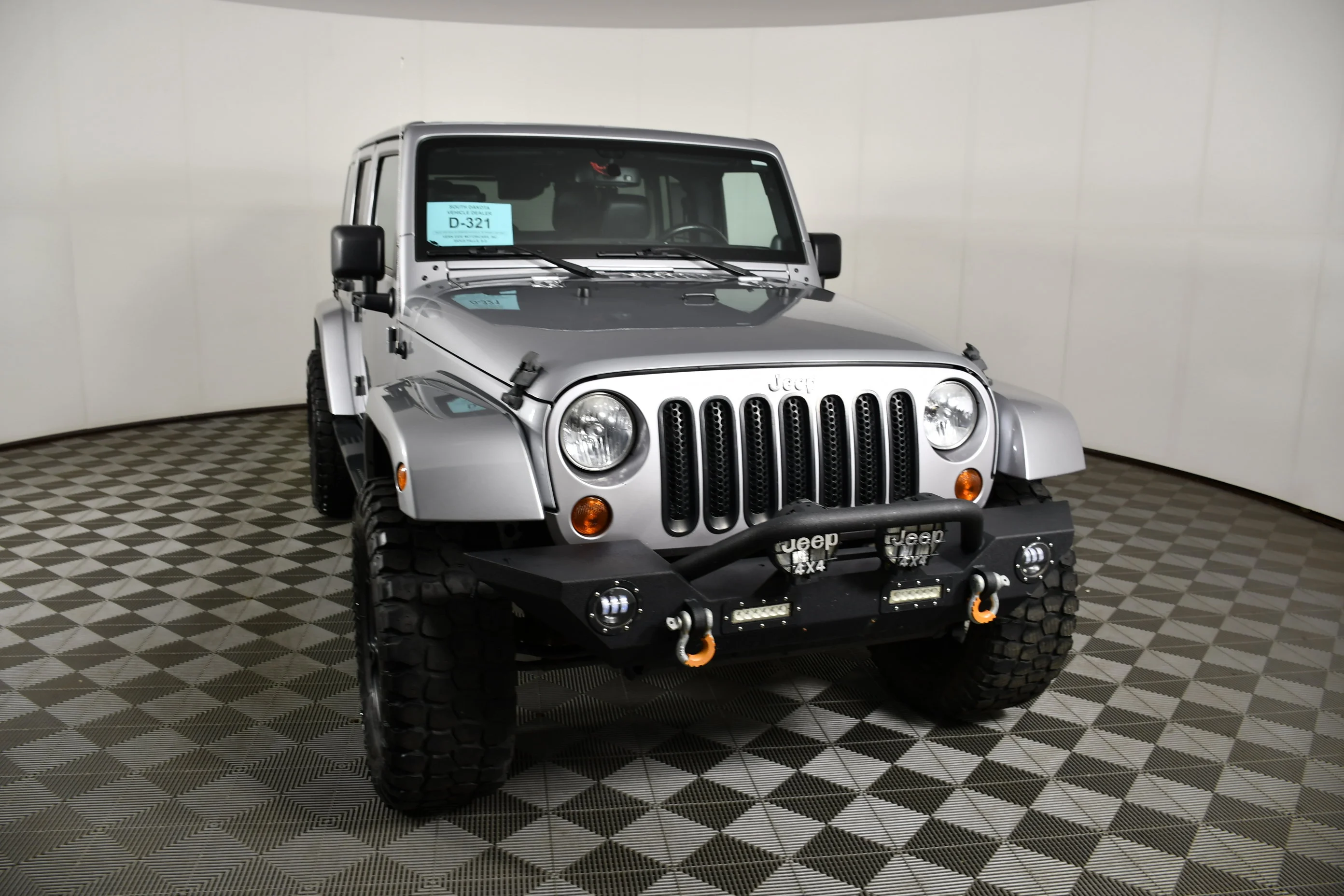 Used 2013 Billet Silver Metallic Jeep Sahara image 3