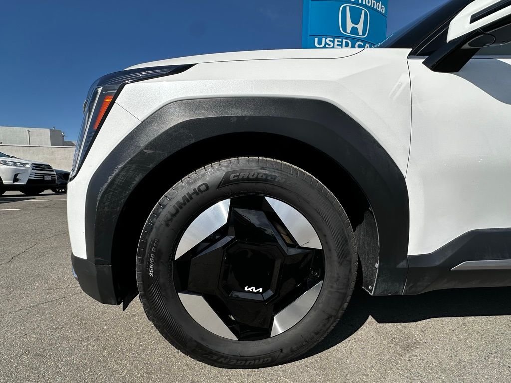 Used 2024 Snow White Pearl Kia Light Long Range image 8