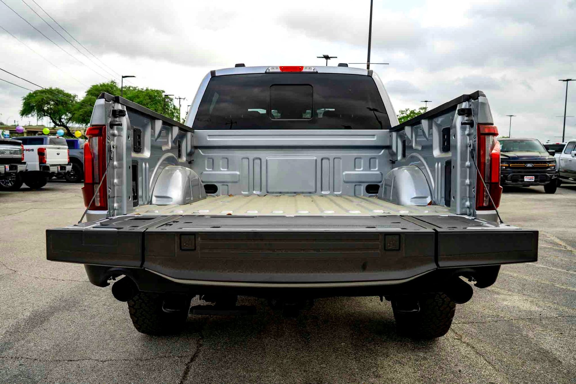 New 2025 Iconic Silver Metallic Ford Tremor image 6